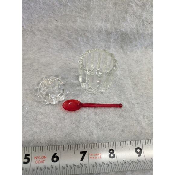 Set Of 2 Vintage Mid Century Clear Glass Bottle Salt Pepper Shaker Lid Stopper - Picture 7 of 15